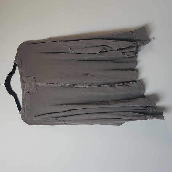 Free People distressed top XL - Picture 5 of 5